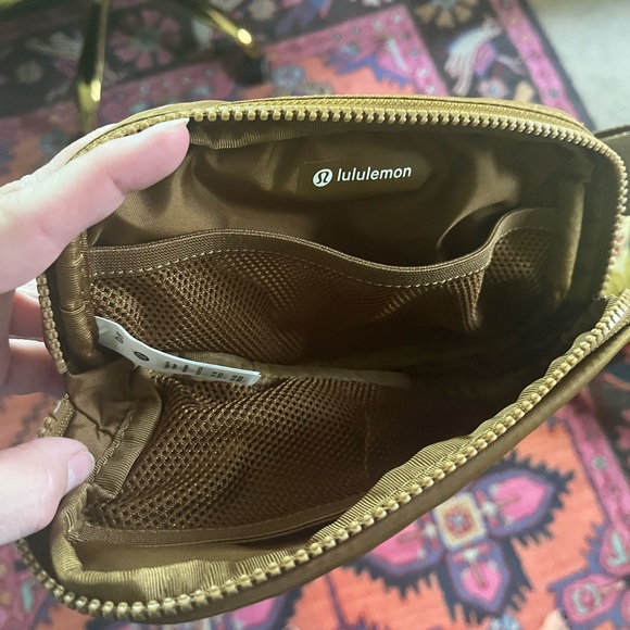 Lululemon Everywhere Bag-O/S GOLD - Picture 5 of 7
